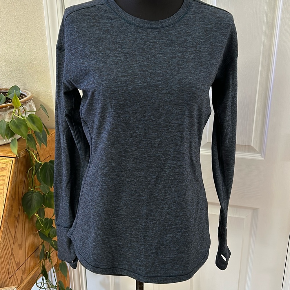 Women’s Lululemon long sleeve top
